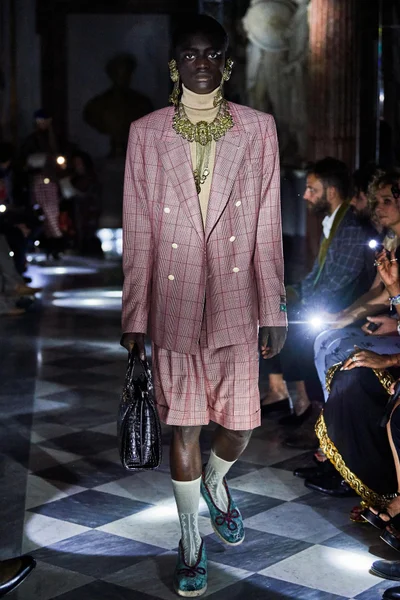 Look 15